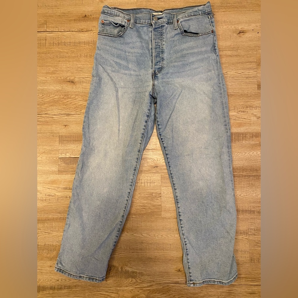 Levi’s High Waisted Light Wash Jeans - Ribcage Straight